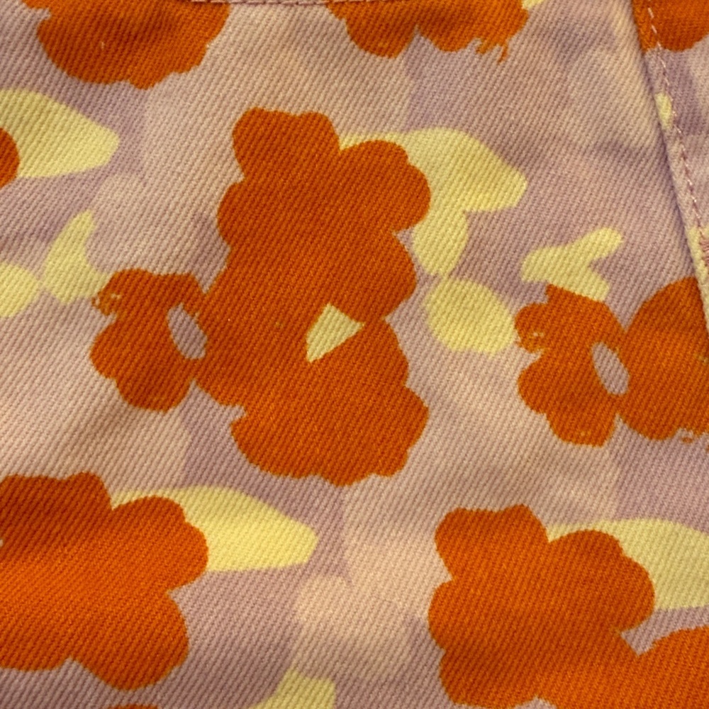 Zara The 90's denim jean shorts in a poppy print 
Size 6 - Picture 4 of 5